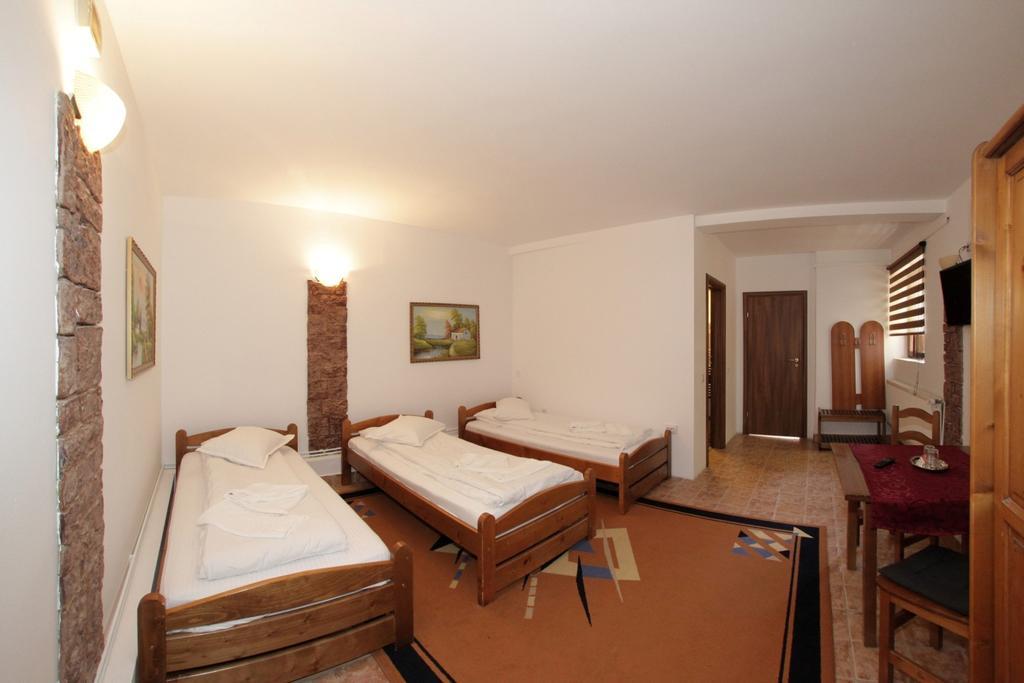 Pensiunea Cocosul Rosu Sibiu Quarto foto