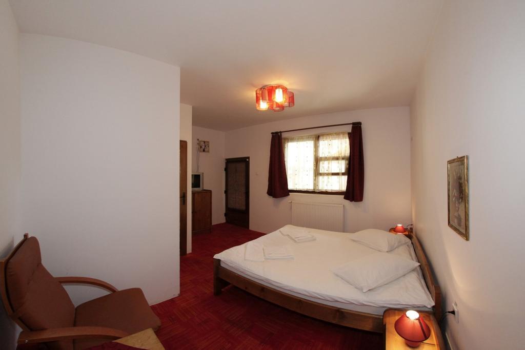 Pensiunea Cocosul Rosu Sibiu Quarto foto