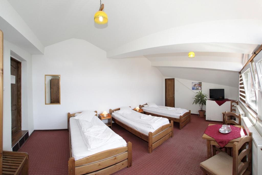 Pensiunea Cocosul Rosu Sibiu Quarto foto