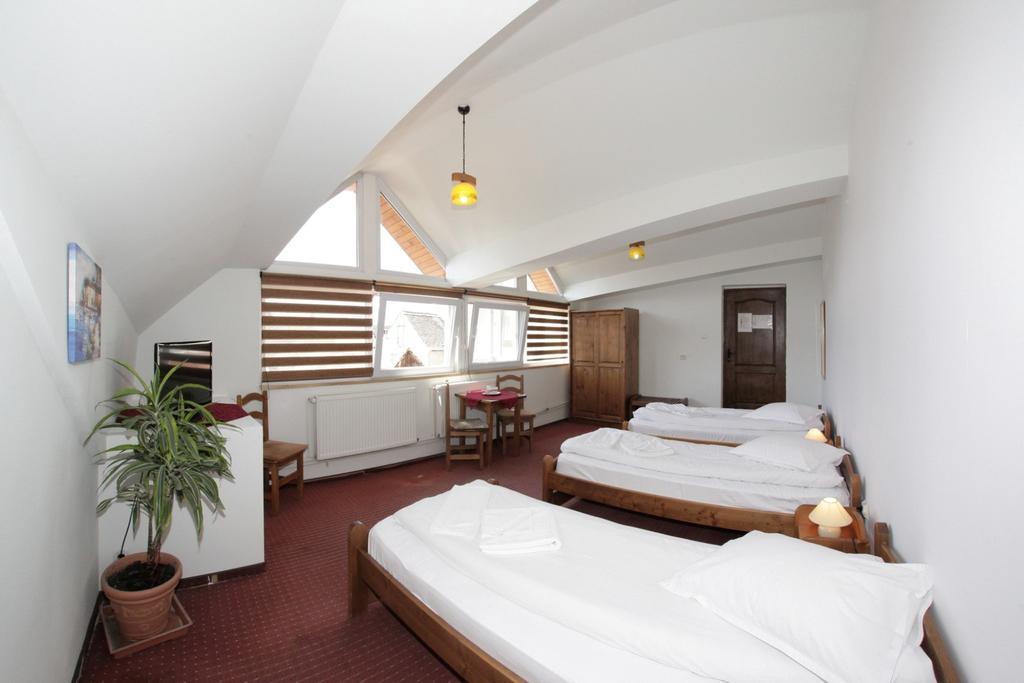 Pensiunea Cocosul Rosu Sibiu Quarto foto