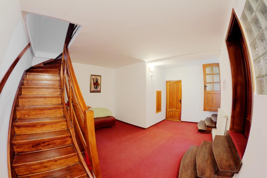 Pensiunea Cocosul Rosu Sibiu Exterior foto