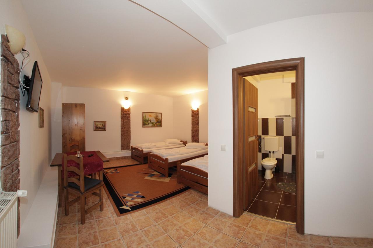Pensiunea Cocosul Rosu Sibiu Exterior foto