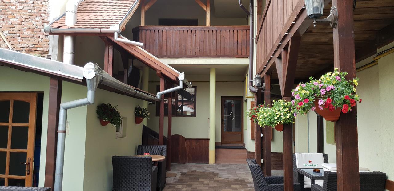 Pensiunea Cocosul Rosu Sibiu Exterior foto