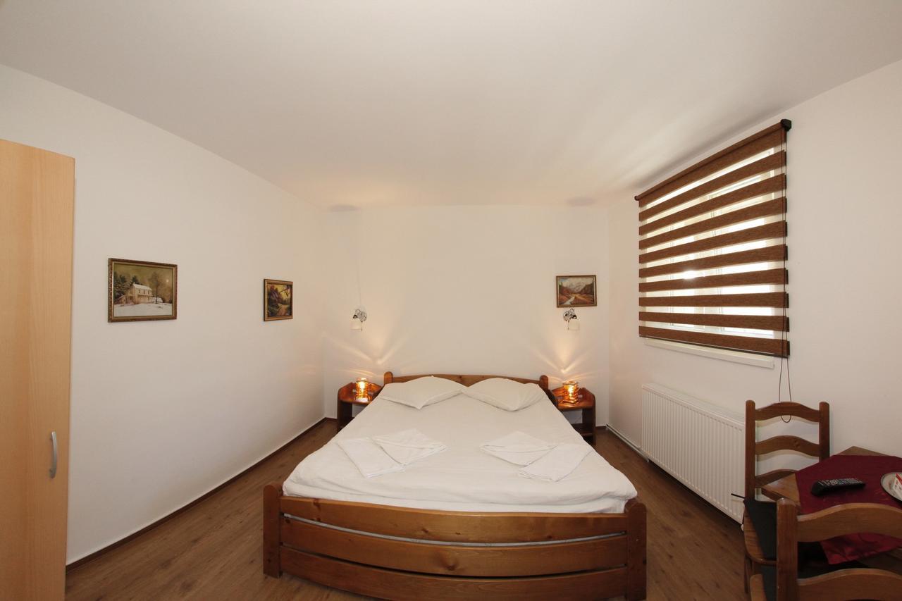 Pensiunea Cocosul Rosu Sibiu Exterior foto