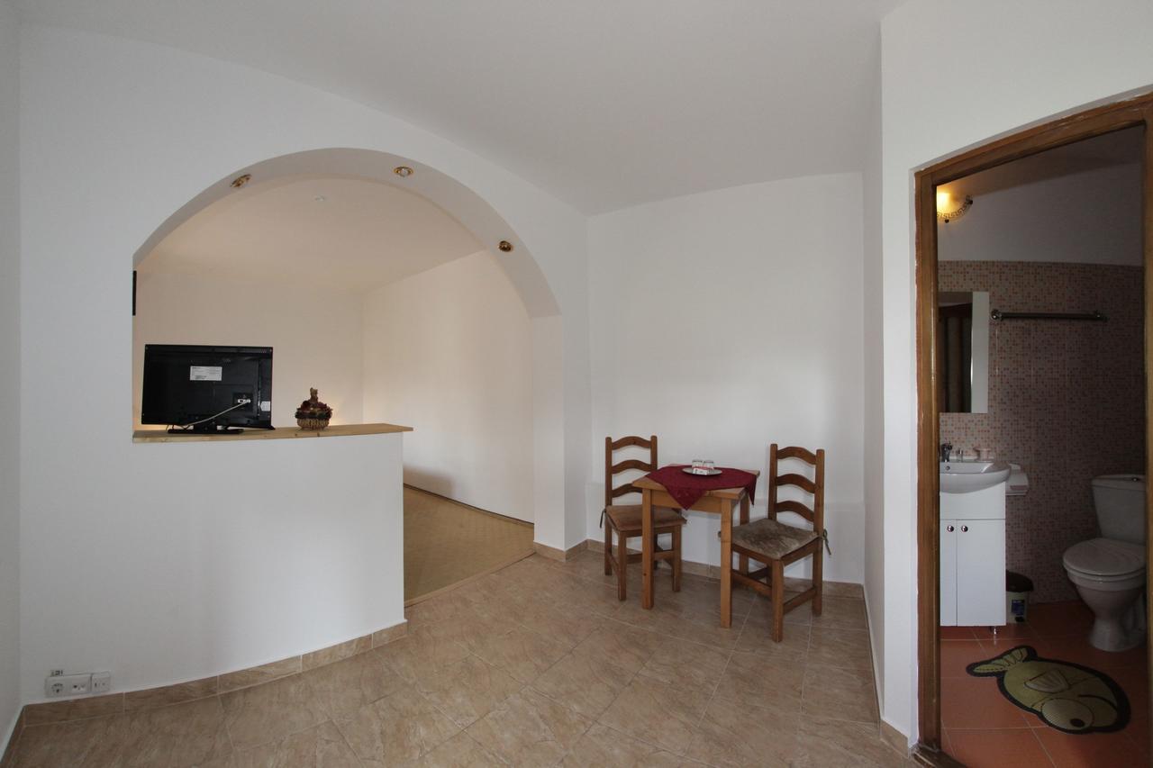 Pensiunea Cocosul Rosu Sibiu Exterior foto