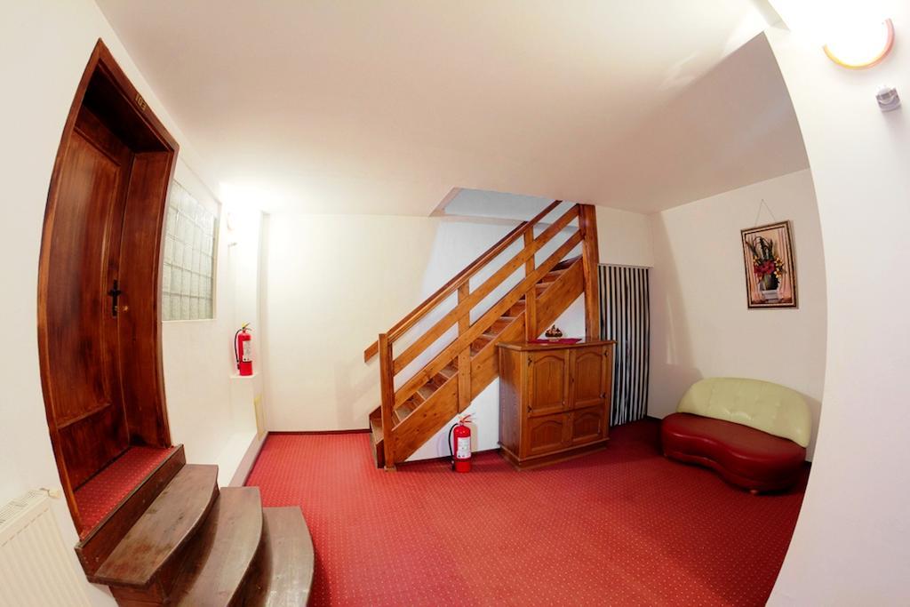 Pensiunea Cocosul Rosu Sibiu Quarto foto